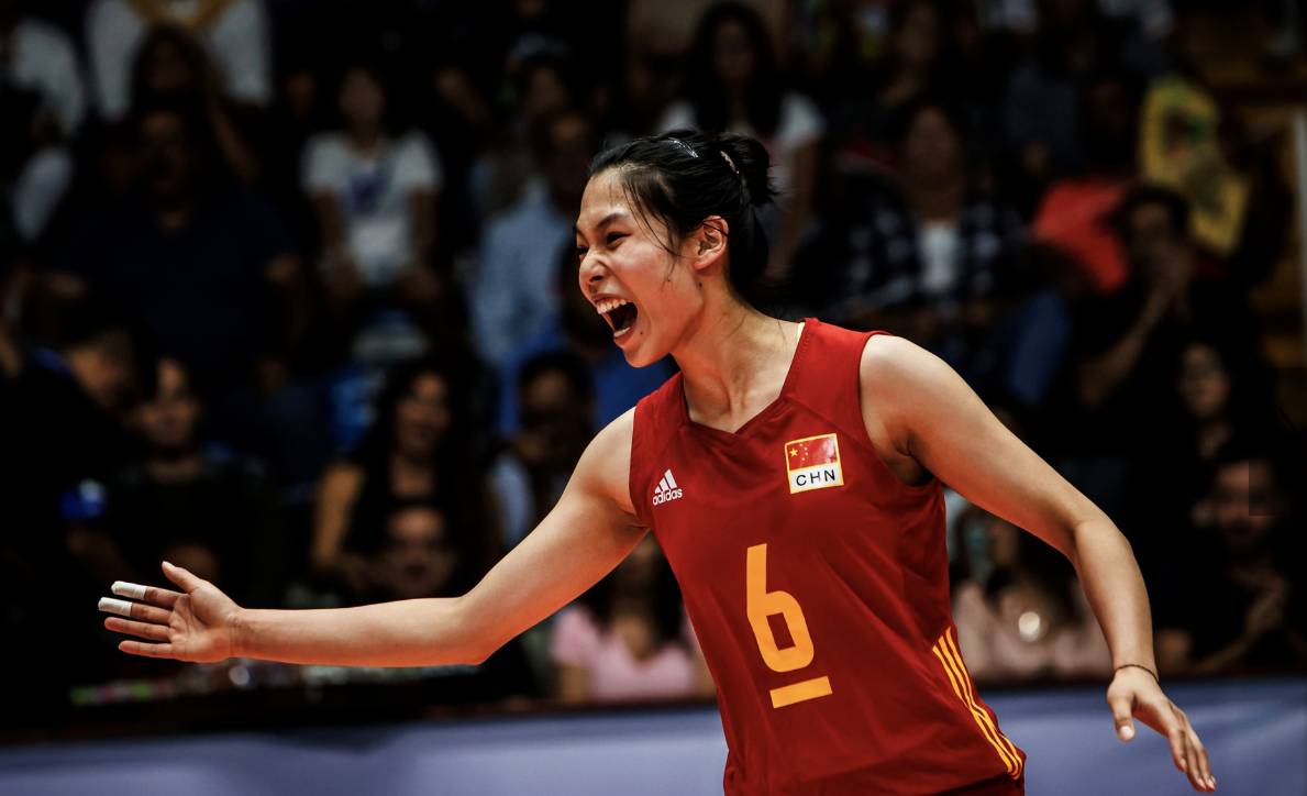 最后, 朱婷作为女排奥运冠军和世界杯冠军, 其经验价值极高, 这对