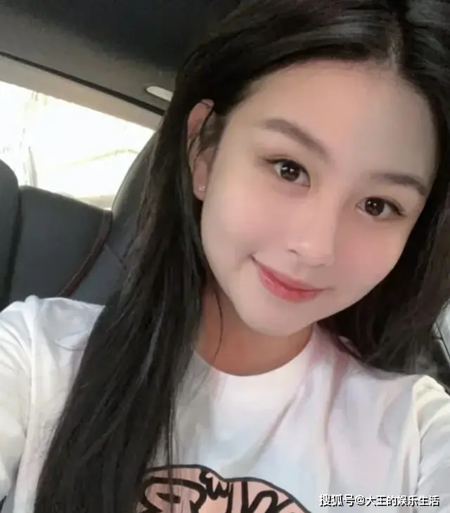 55岁邱淑贞女儿近照,复制粘贴妈妈的美貌,骨相美太香了_女神_沈月