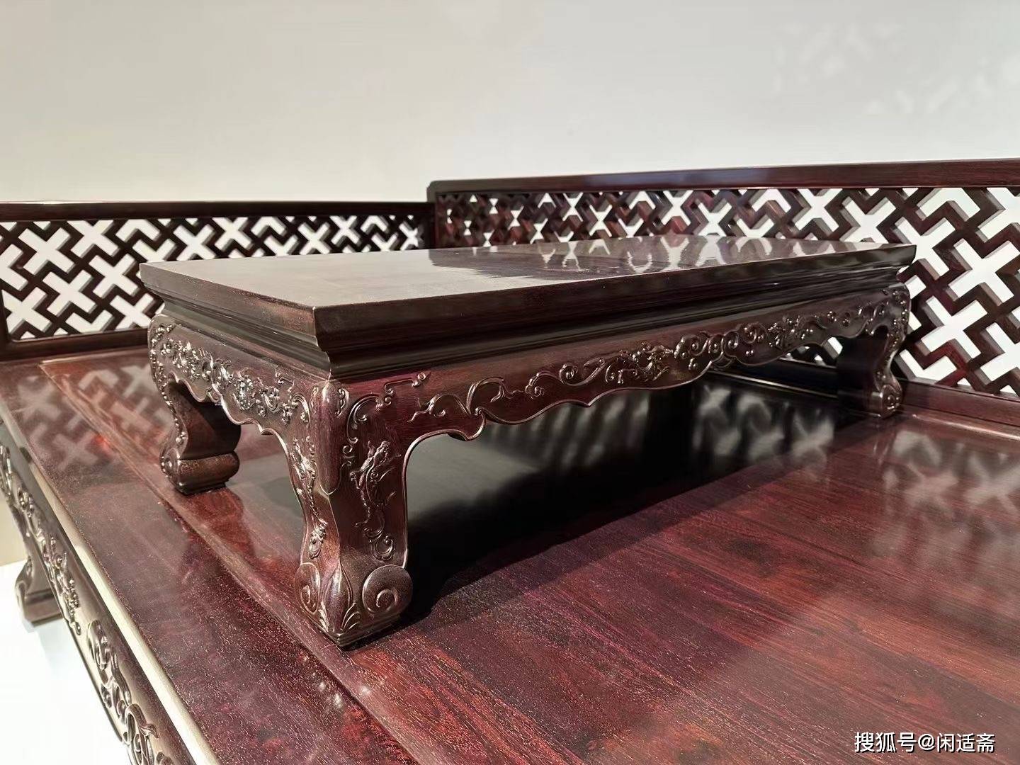 明式家具珍赏,紫檀木复刻,万字纹三弯腿罗汉床_造型_书斋_时期