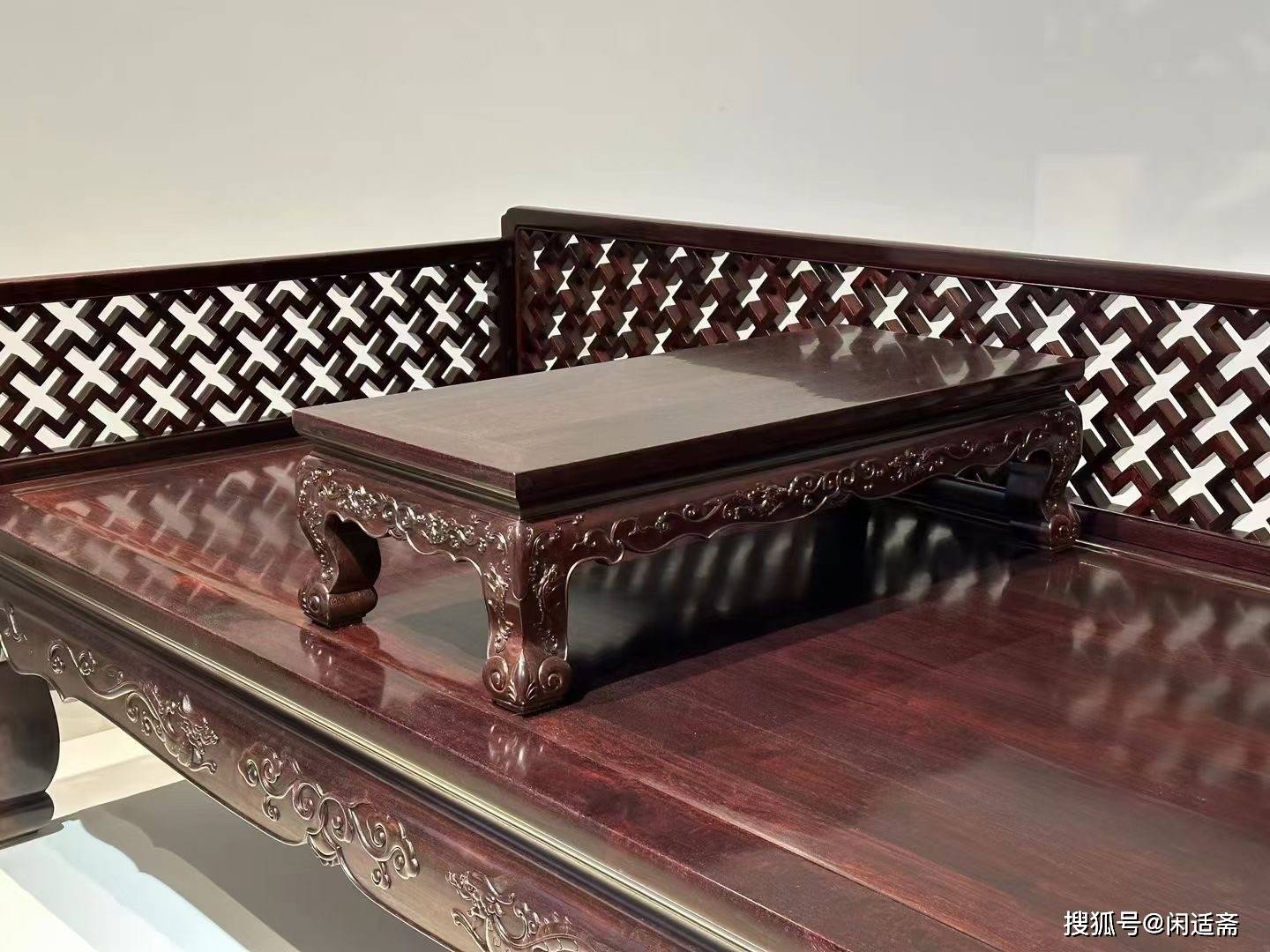 明式家具珍赏,紫檀木复刻,万字纹三弯腿罗汉床_造型_书斋_时期