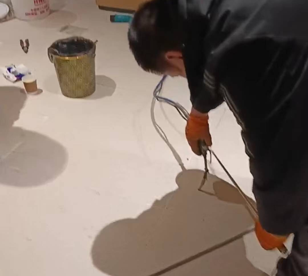 传统地砖空鼓修复难题,现代无痕修复技术来解决_瓷砖_方法_效果