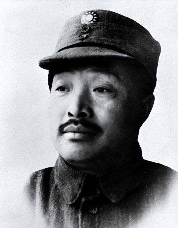 八路军军帽上的"两粒扣"是做什么的?