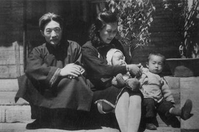 蒋碧薇陷入自责,为减轻内心的羞愧,她开始每个月以张道藩的名义给素珊