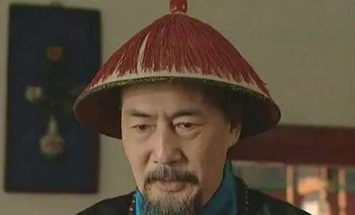 正担任着吏部尚书的李光地就是其中的一位,得益于他的关照,张廷玉很快