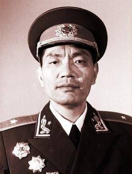 1986将帅大合影,各大军区司令云集,谁坐中间?_上将_徐帅_北京军区