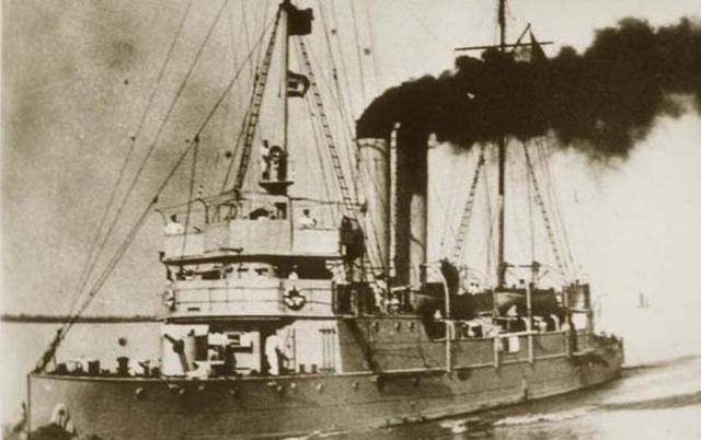 六艘后来被称为楚泰级的长江浅水炮舰的规格只比江元级有所放大(全长