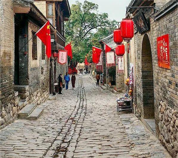 村名源于二十八星宿中的张宿,壁宿,这两个星宿在