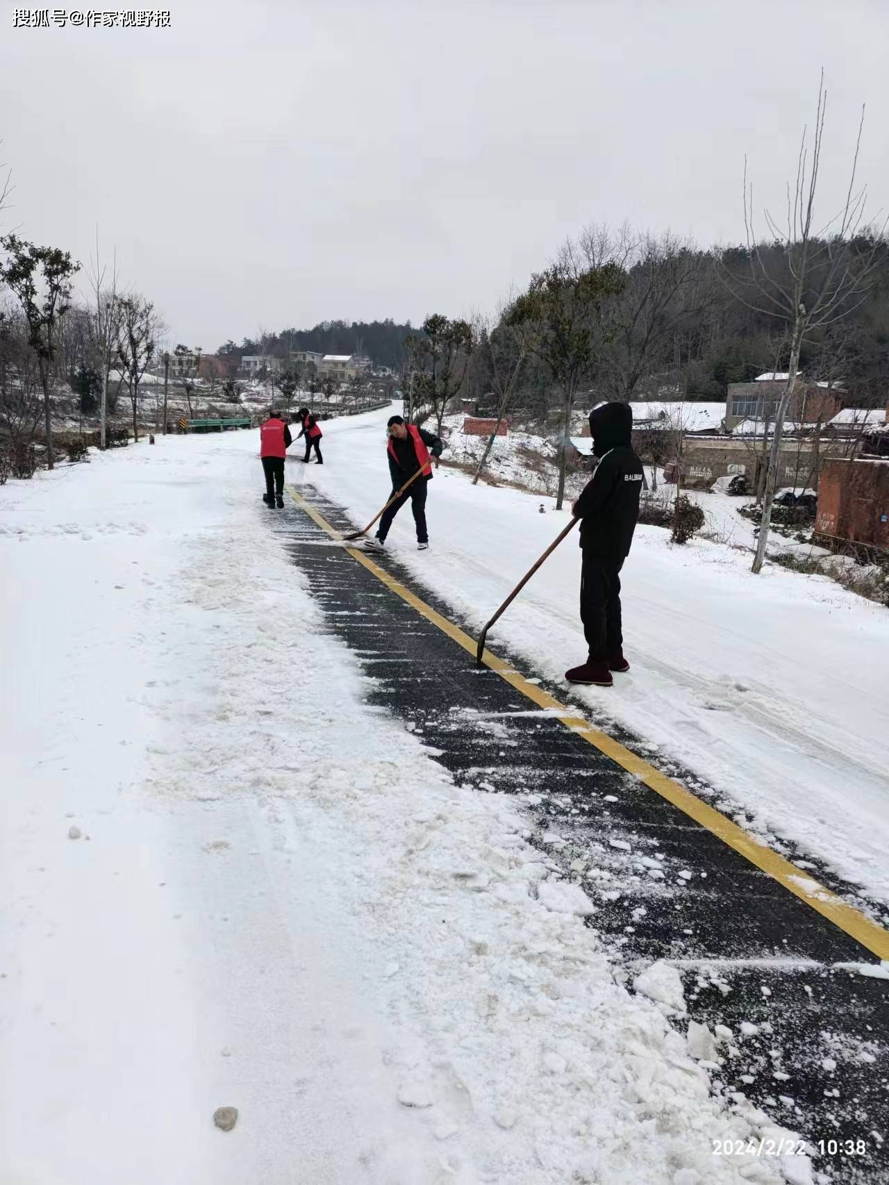 湖北红安县华家河镇干群热血温暖冰雪天_王姚线_道路_情况