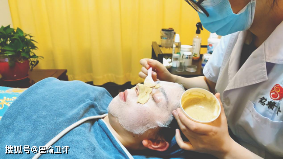 中医皮肤护理适应人群铭医堂中医皮肤护理采用中药材配方调制中药面膜