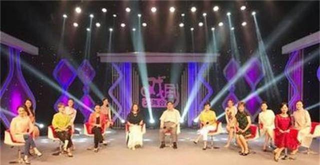 1999年中央电视台邀请赵屹鸥主持《神州舟大舞台》,这也是他事业的