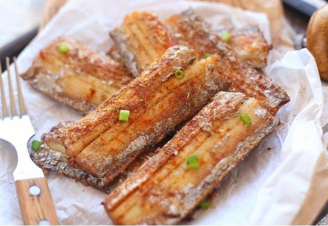 香煎带鱼段,口感鲜嫩的美味佳肴_香味_香菜_食用油