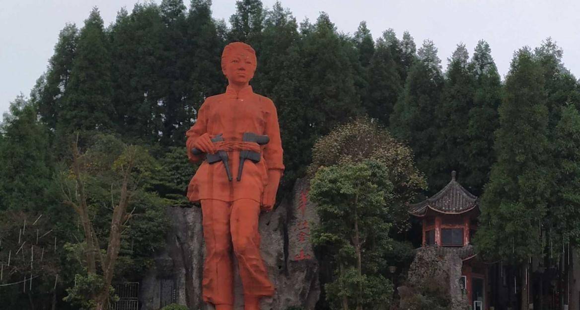 1950年重庆一菜农进城,大妈故意讨价还价后报警,菜农