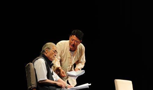 1990年,电视剧《封神榜》开播,蓝天野饰演仙风道骨的姜子牙,被誉为"最