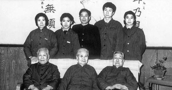 遇难;而次子周沛还算是不错的,后来在北京担任老师;小儿子是周丰三