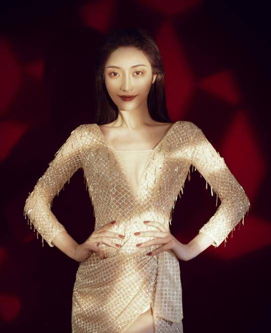 山东女孩李雪珂:24岁年入千万,未婚生混血三胞胎,称不需要男人_母亲