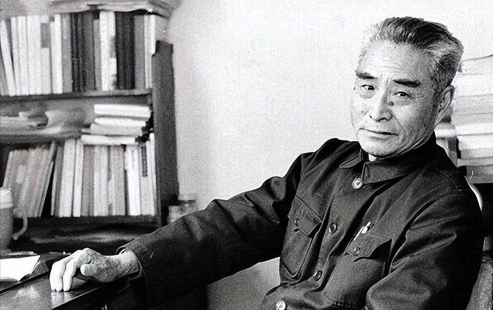 功德林里关着8个黄埔一期学员,7人特赦1人枪决,各自有什么缘由_上村