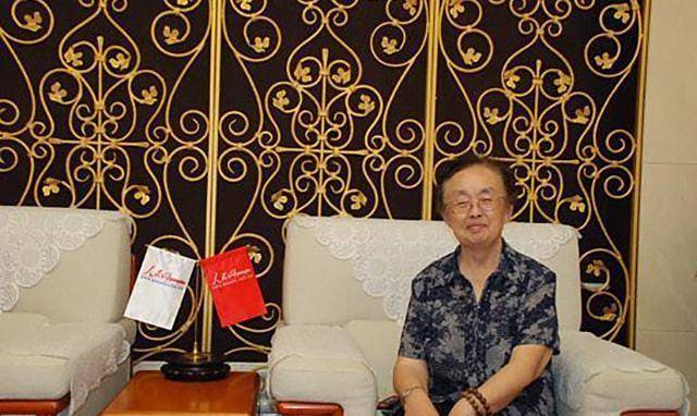 左太北追悼会:三代总理送挽联致哀,儿子沙峰等亲属含泪敬献花圈_左权