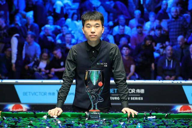 斯诺克最新战报!囧哥全胜排第1,3冠王垫底,中国双星1喜1忧!