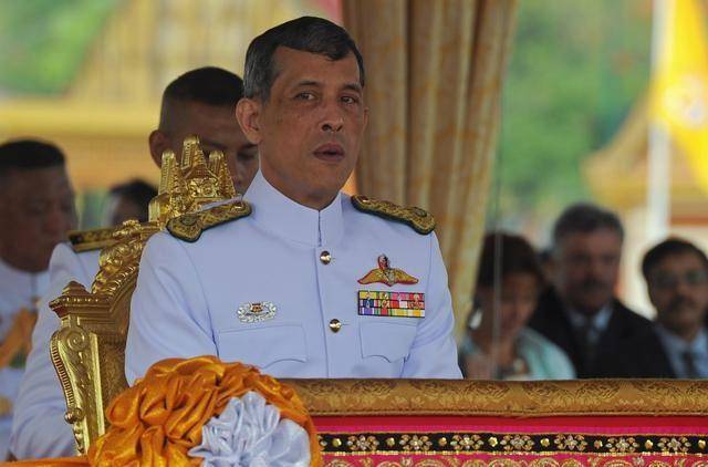 解密叛逆的新泰王拉玛十世_拉隆_皇家空军_王子