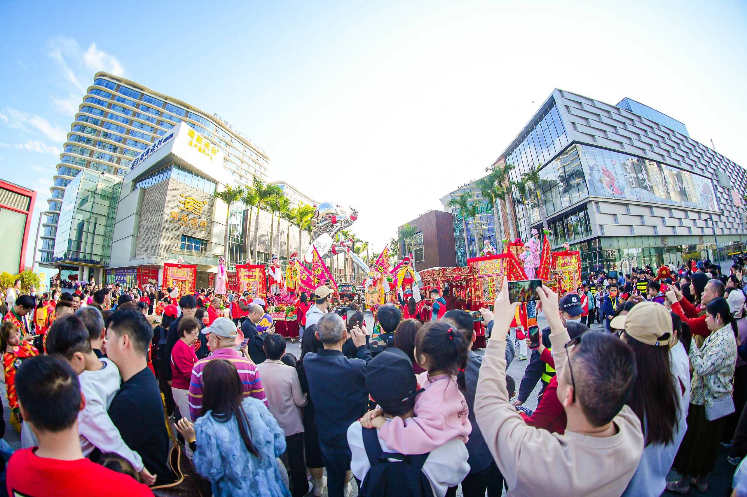 佛山顺德欢乐海岸plus"2024华侨城团圆季"期间,由欢乐谷公司发起冠名