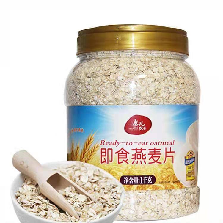 不同品牌和类型的燕麦片热量有所不同,一般来说,每100克燕麦片的热量
