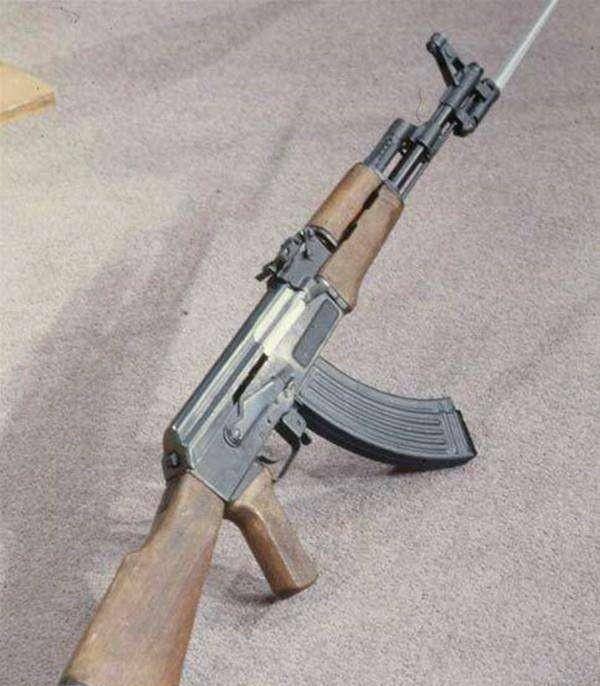 两山轮战中的"无声死神",中国侦察兵手中的64式微冲,爱恨交织_枪弹