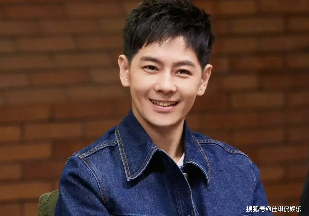 林志玲林志颖是幼儿园同学,冻龄男神和冻颜女神,还以为兄妹呢!