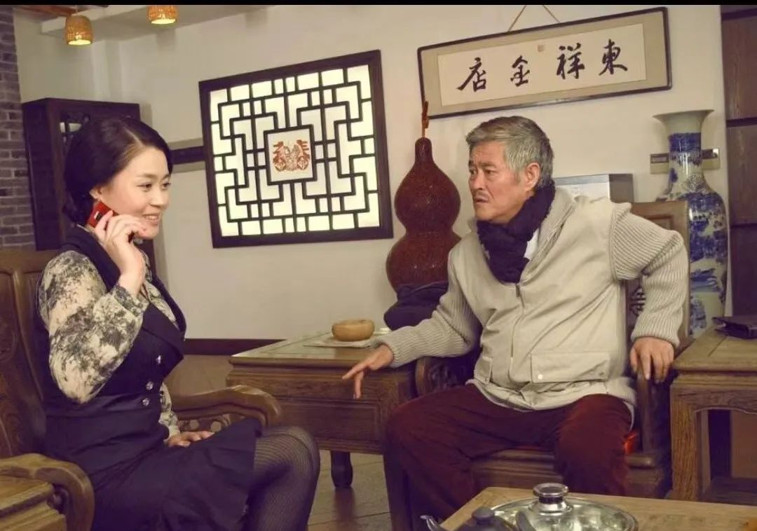 赵本山御用媳妇关婷娜身材丰腴,妩媚迷人,40岁仍单身未嫁原因曝光