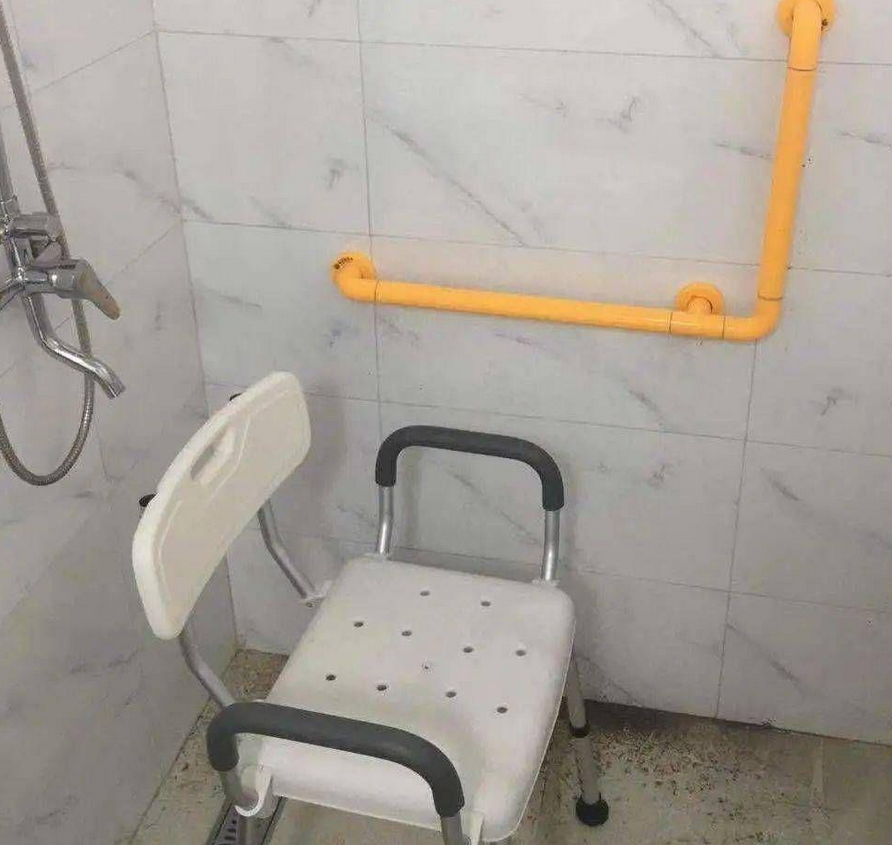 家里有老人,你在装修时会优先考虑哪些适老化设计?_改造_浴室_扶手