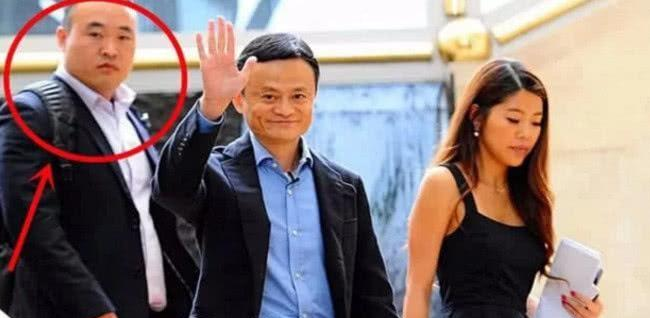 当年为马云"挡子弹"的保镖,看看他现在过的生活,让人羡慕_李天金_都会
