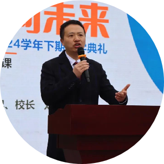 70刘中立|  崇州市明湖中学校党支部书记,校长正高级教师,四川省