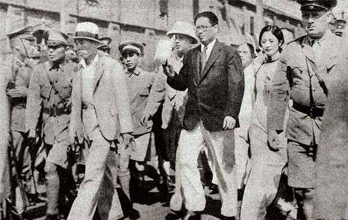 1941年,宋子文出任国民政府外交部长,常驻纽约,以寻求美国援助.