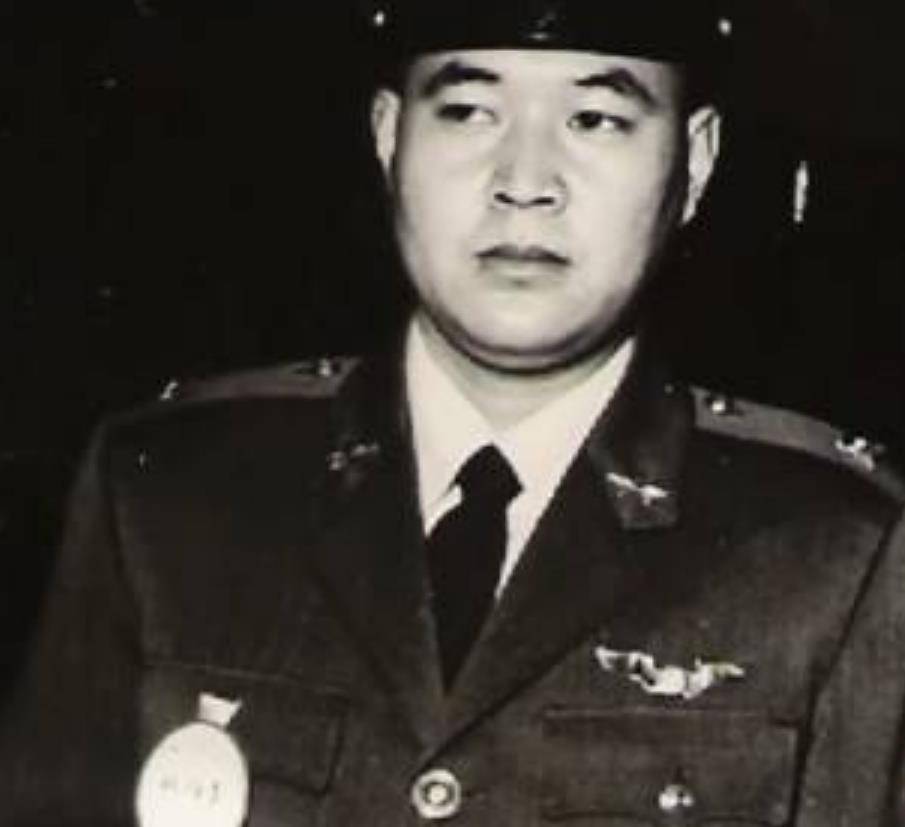 员骗上战机,发现时已身处台湾,对准头部开了一枪_李显斌_组织_机组