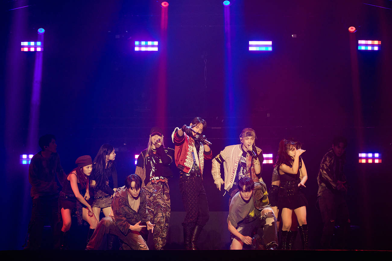 shinee新加坡演唱会盛况空前 获得1万名当地粉丝的热烈响应!