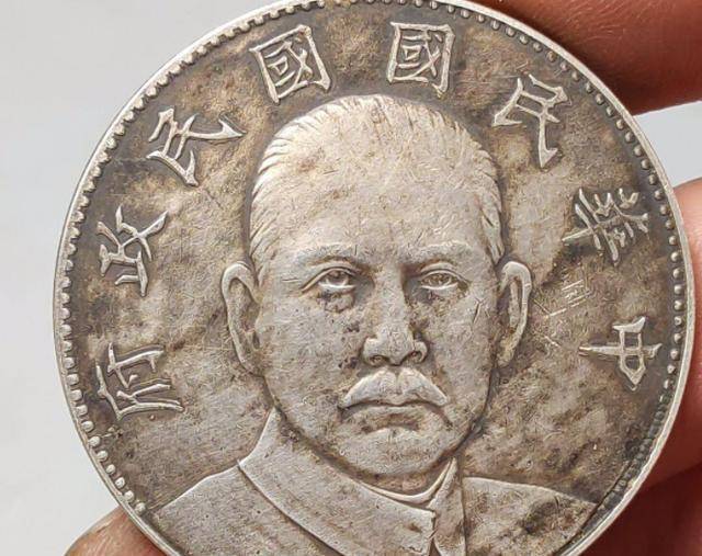 民国时期银元用得好好的,为何要用法币取代?只因美国出台一政策