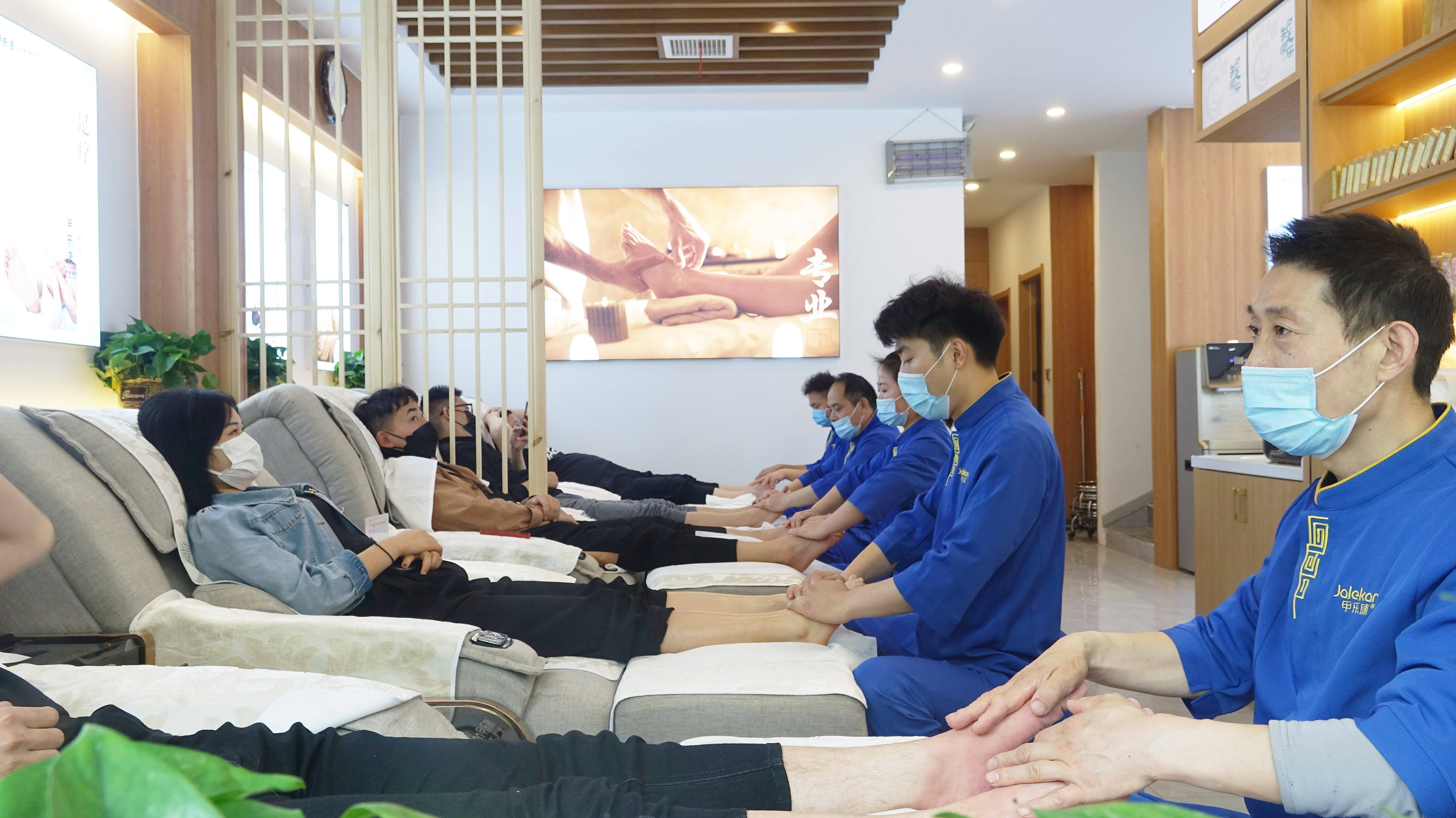 开足疗按摩店的利润