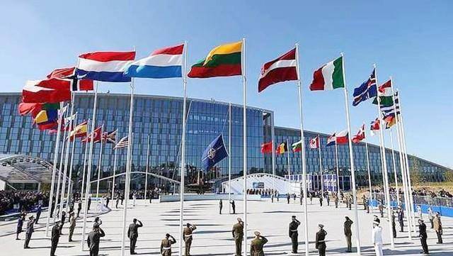 原创许杏虎夫妻墓地美击中了南斯拉夫联盟大使馆夫妻俩不幸遇难