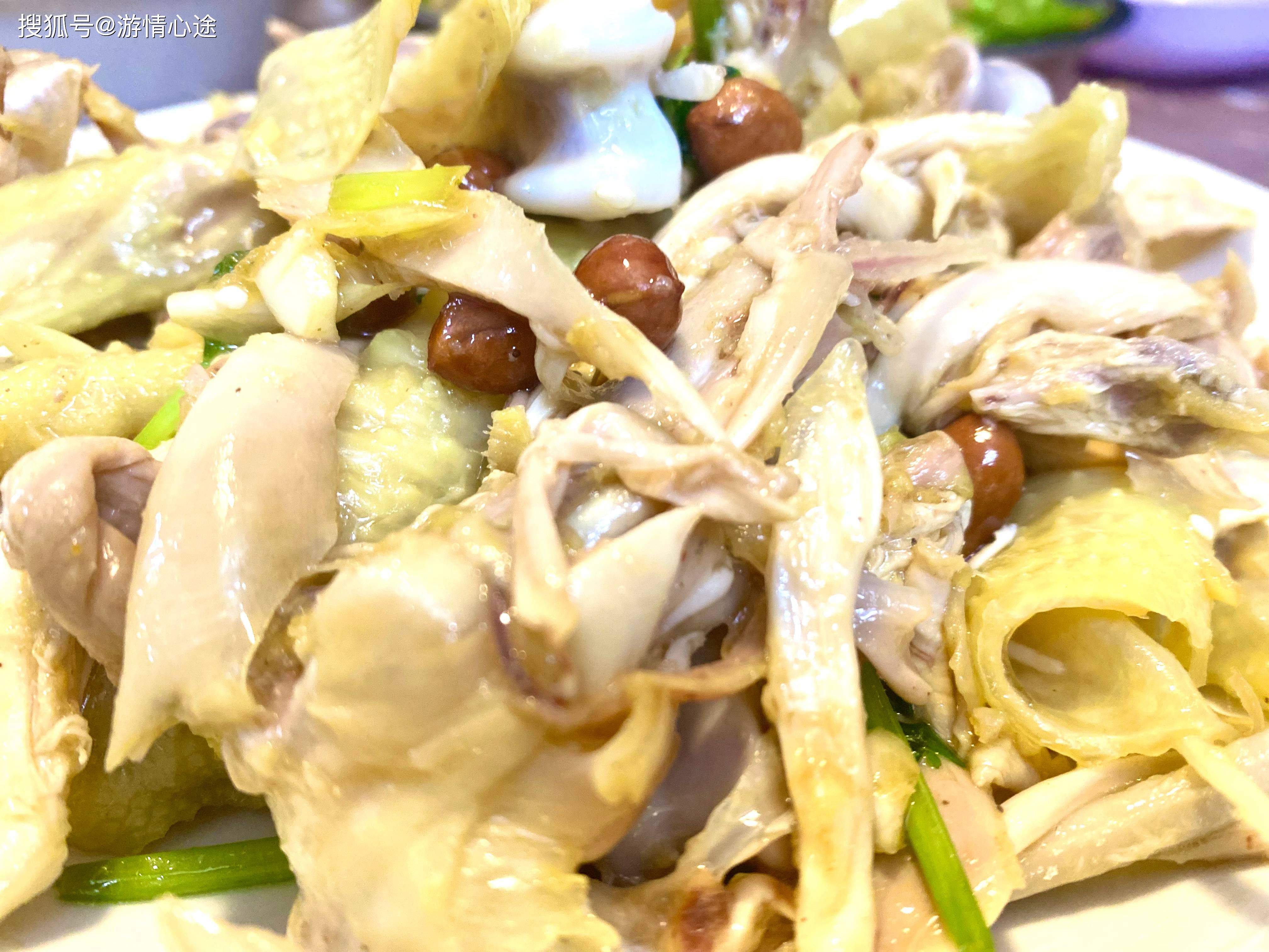 春风拂面,三月如诗,女神聚首凯旋新城,品尝广东三州手撕鸡,共庆不凡