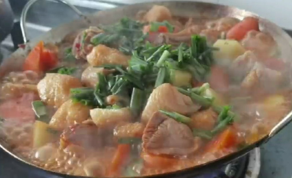 胡萝卜土豆炖板鸭