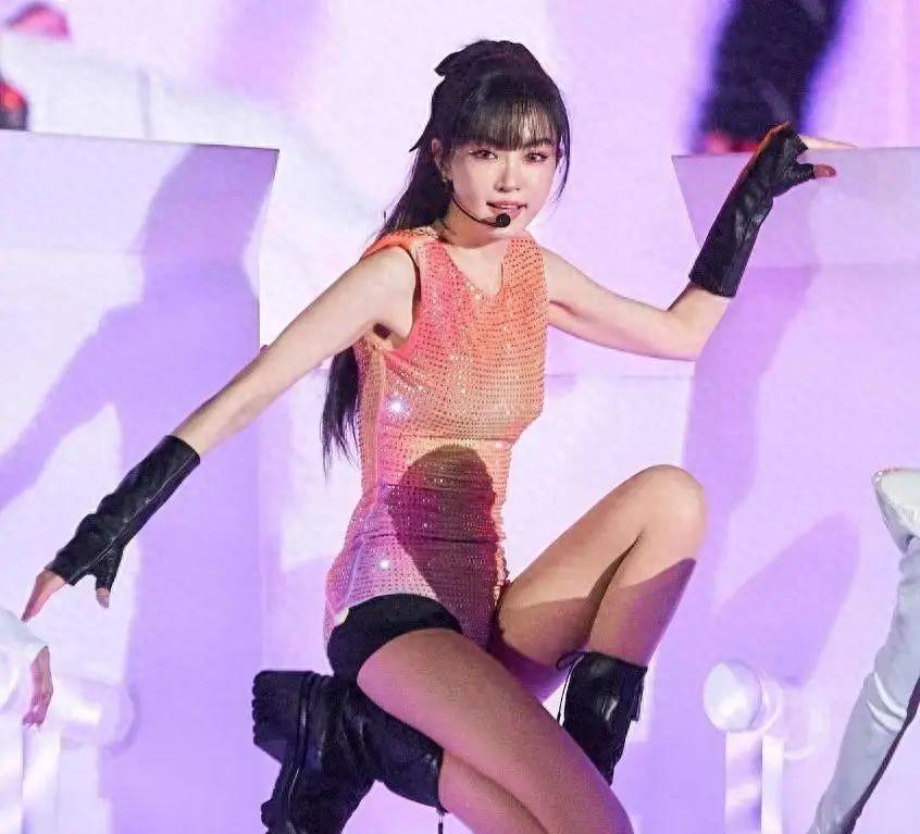 最狠的话题女星:出道不认父亲,未婚生子不认儿子_谢金燕_姐姐_谢青燕