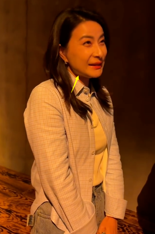 原创郭晶晶和李英爱参加米兰时装周一个亲切谦卑一个冷漠僵硬郭打扮