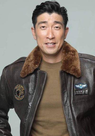 他是《八佰》里最不出名的影帝,演技不比张译差,却一直不火_王千源