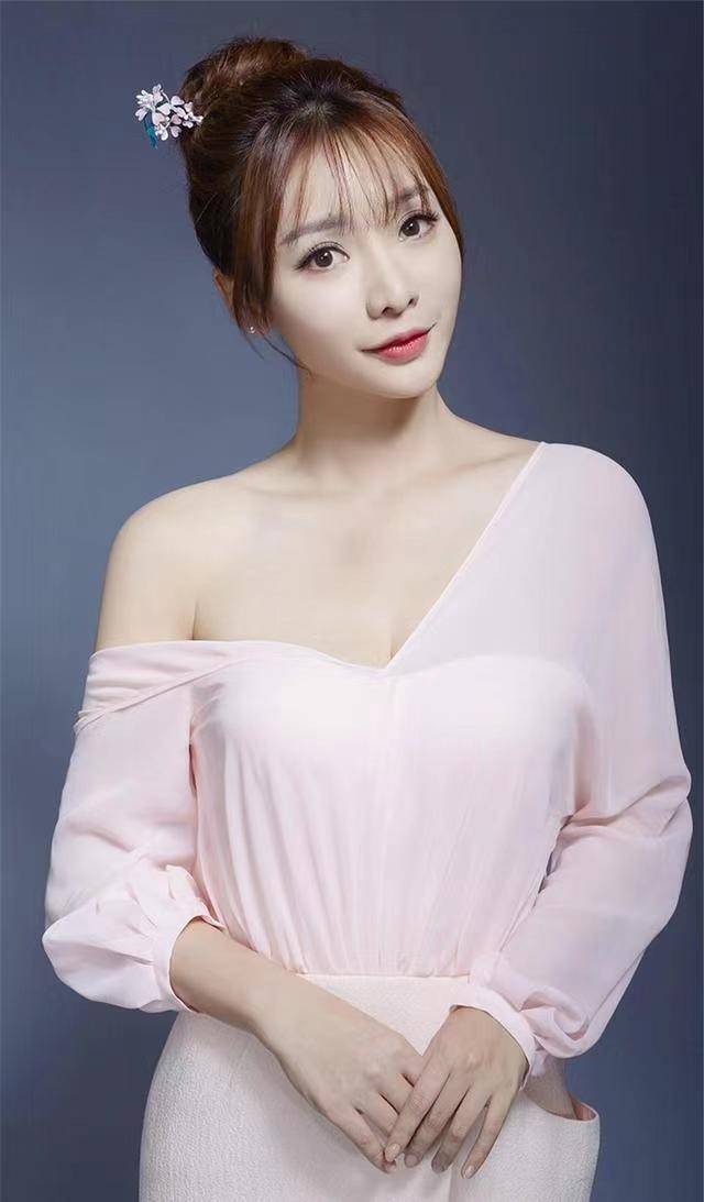 《浪姐5》黑马姐姐柳岩,真正的纯欲天花板,主持,演戏唱跳俱佳_舞台