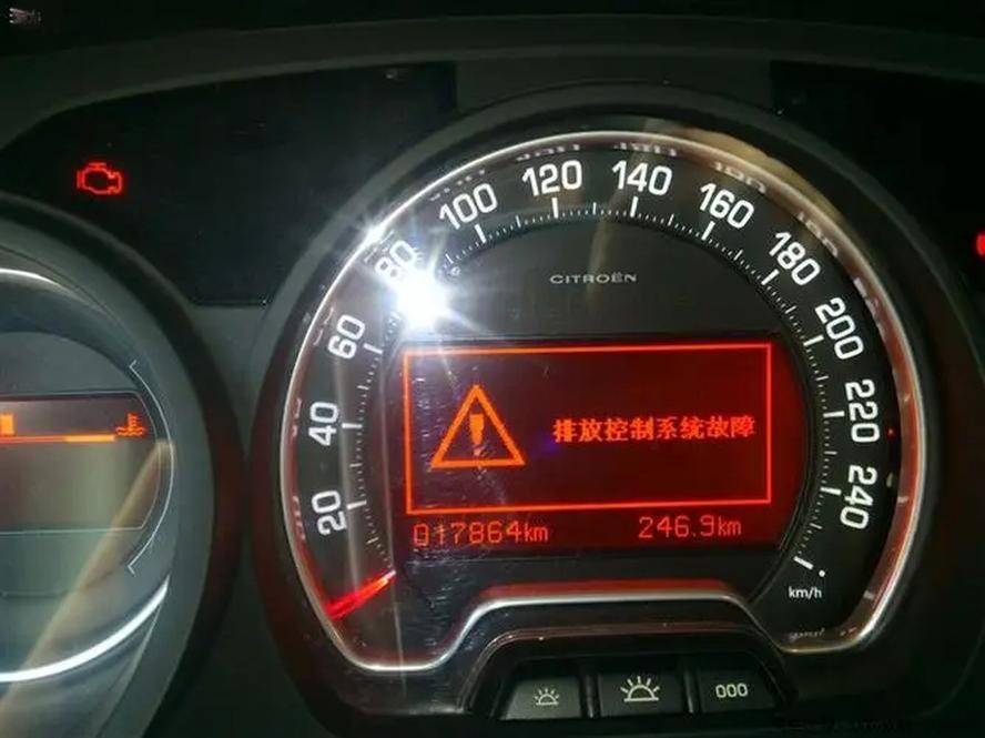 发动机排放故障灯亮起影响开车吗