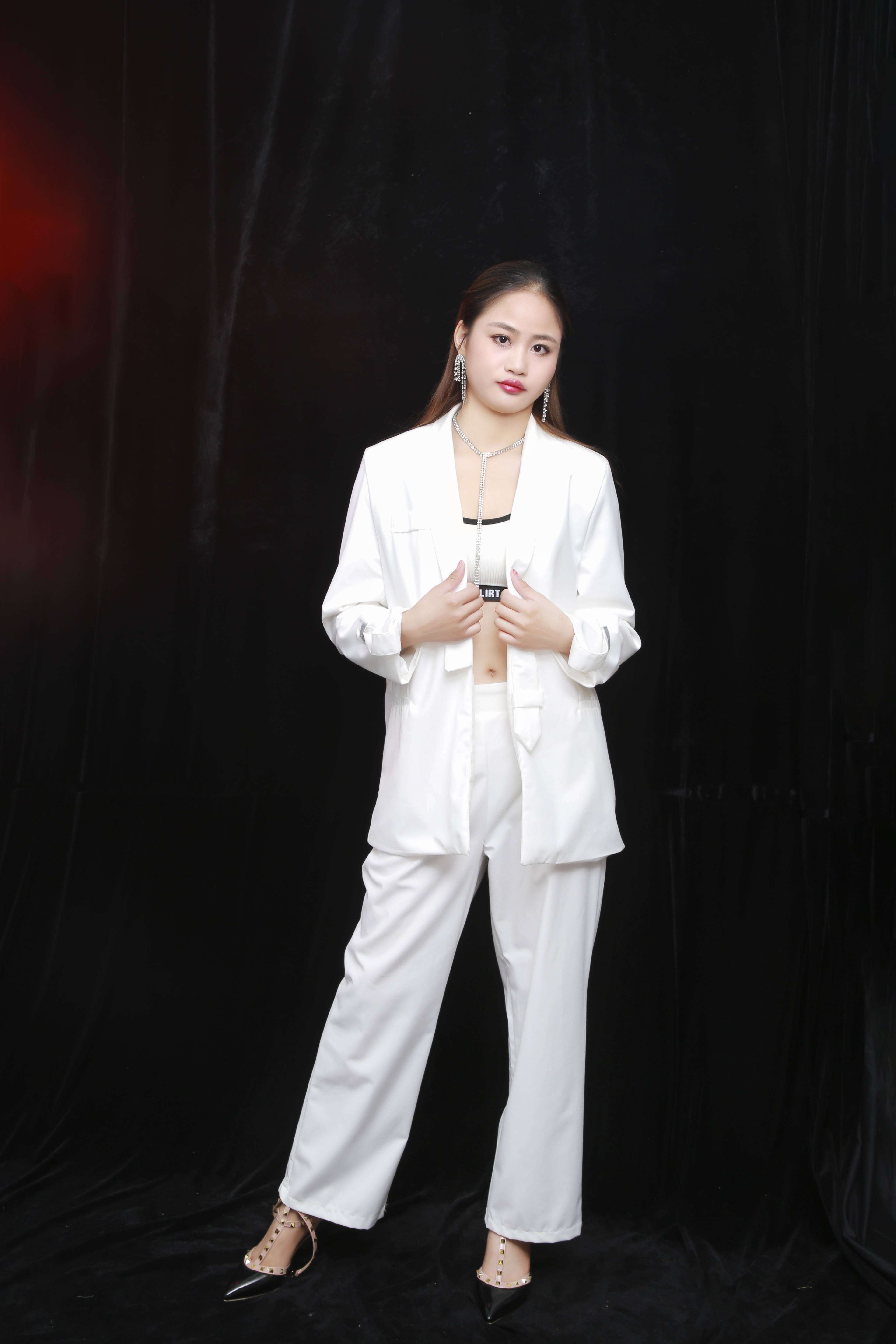 钟玉婷来袭,时尚魅力挡不住