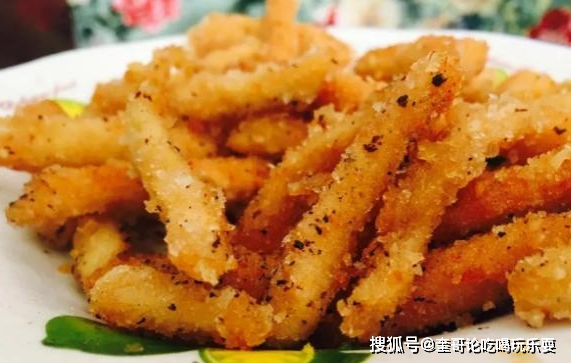 鸡柳其金黄酥脆的外皮,鲜嫩多汁的肉质,美味可口,做法简单_炸鸡_家常