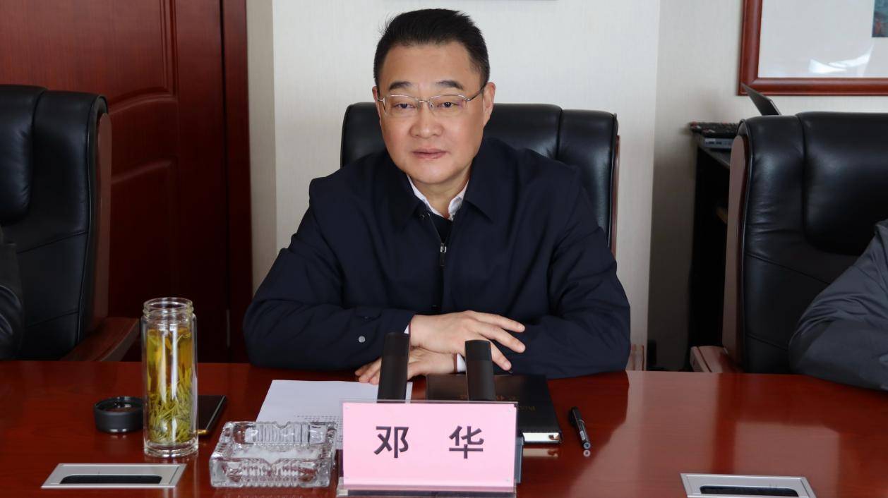 邓华对曾科一行的到来表示欢迎.