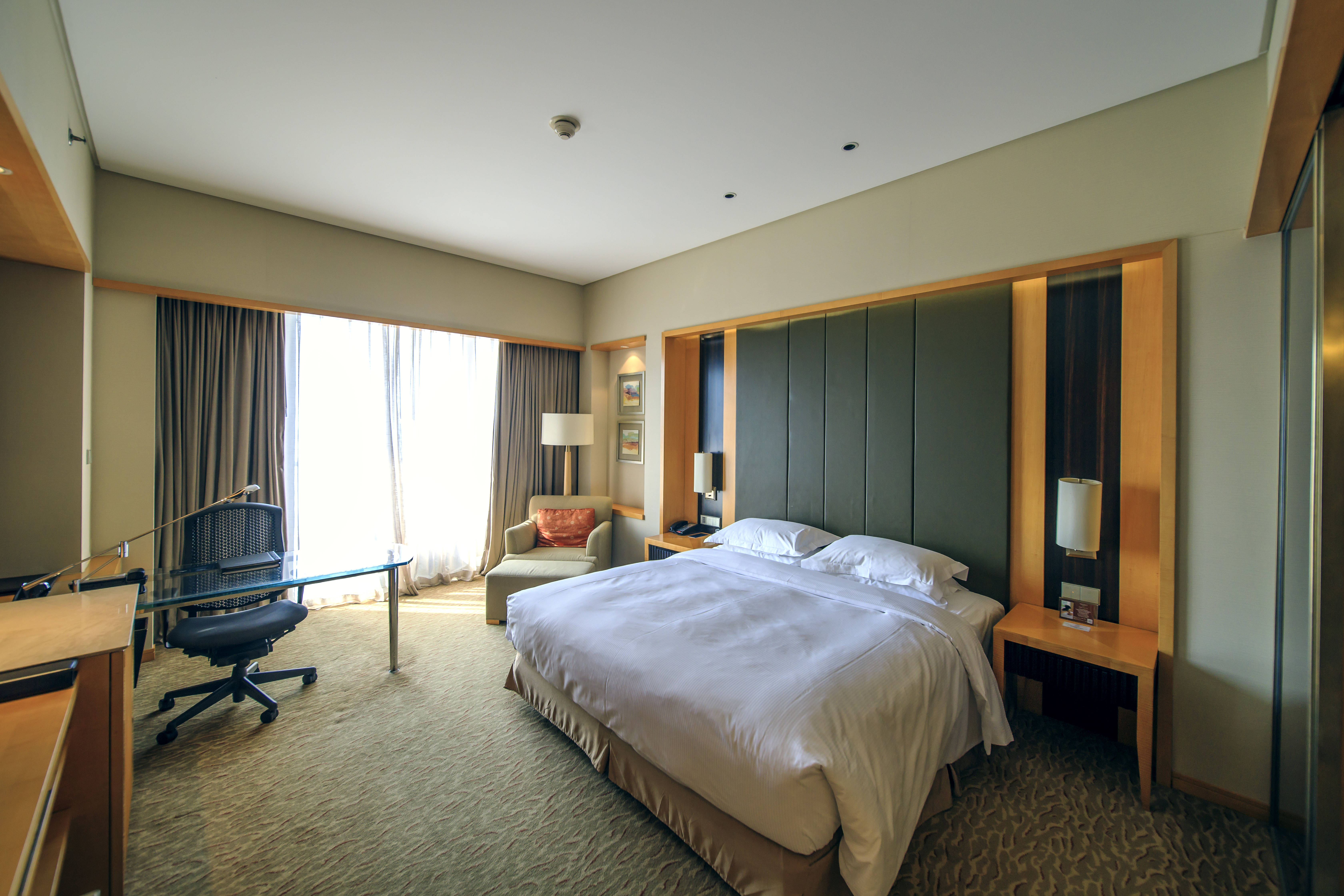 堡机场的,亭亭安排了专属的接机师傅为我们接机,下飞机无缝衔接到酒店