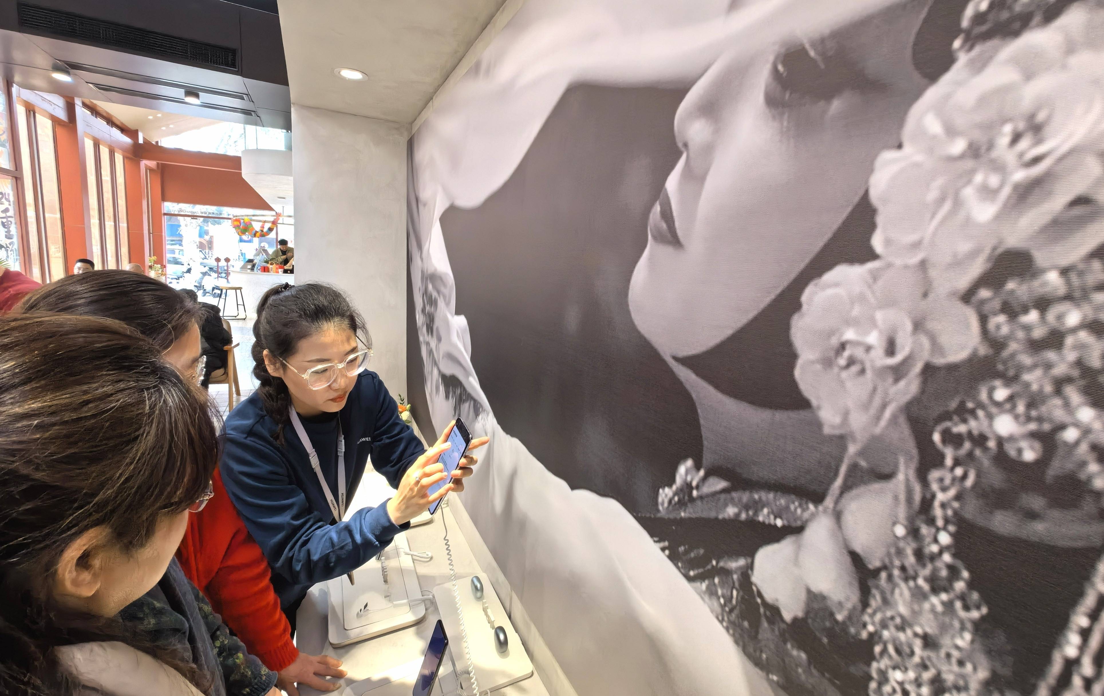 huawei pocket 2 品鉴沙龙在安庆市"小辞店"圆满举行