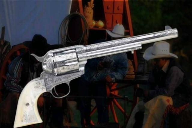 在1916年当时还是骑兵少尉的巴顿将随身配备的m1911自动手枪意外手枪